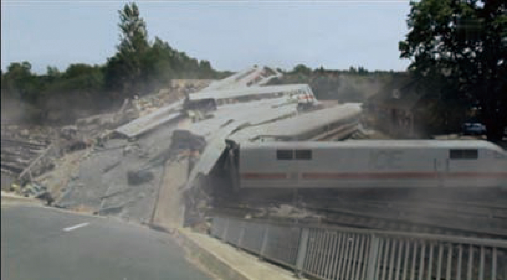 台铁列车出轨事故已致18死190人受伤 现场搜救结束--台湾频道--人民网