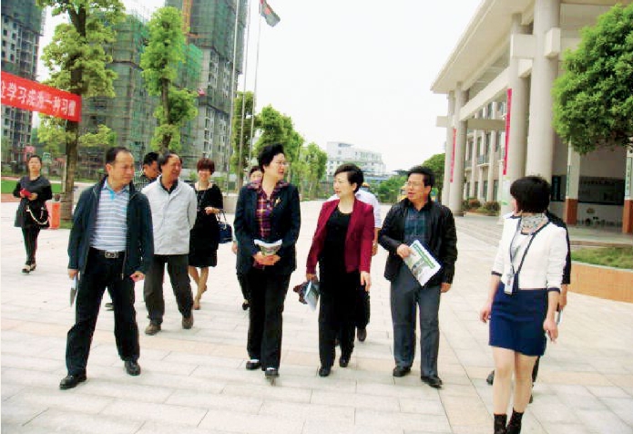 城区学校建设宜春市市委书记邓保生,市人大常委会主任肖伏芝在宜春